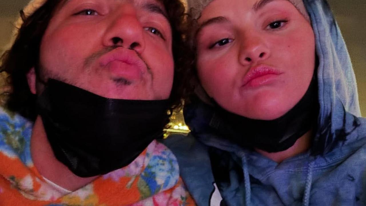 Selena Gomez dan Benny Blanco Dikabarkan Beli Rumah Mewah Seharga USD35 Juta di Beverly Hills