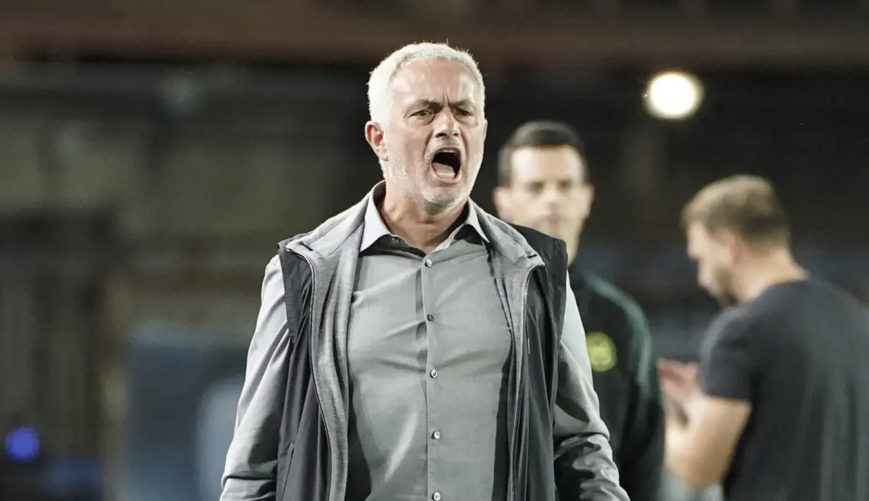<p>Pasukan Jose Mourinho berhasil menang tipis dengan skor 2-1. (Marco Bucco/LaPresse via AP)</p>