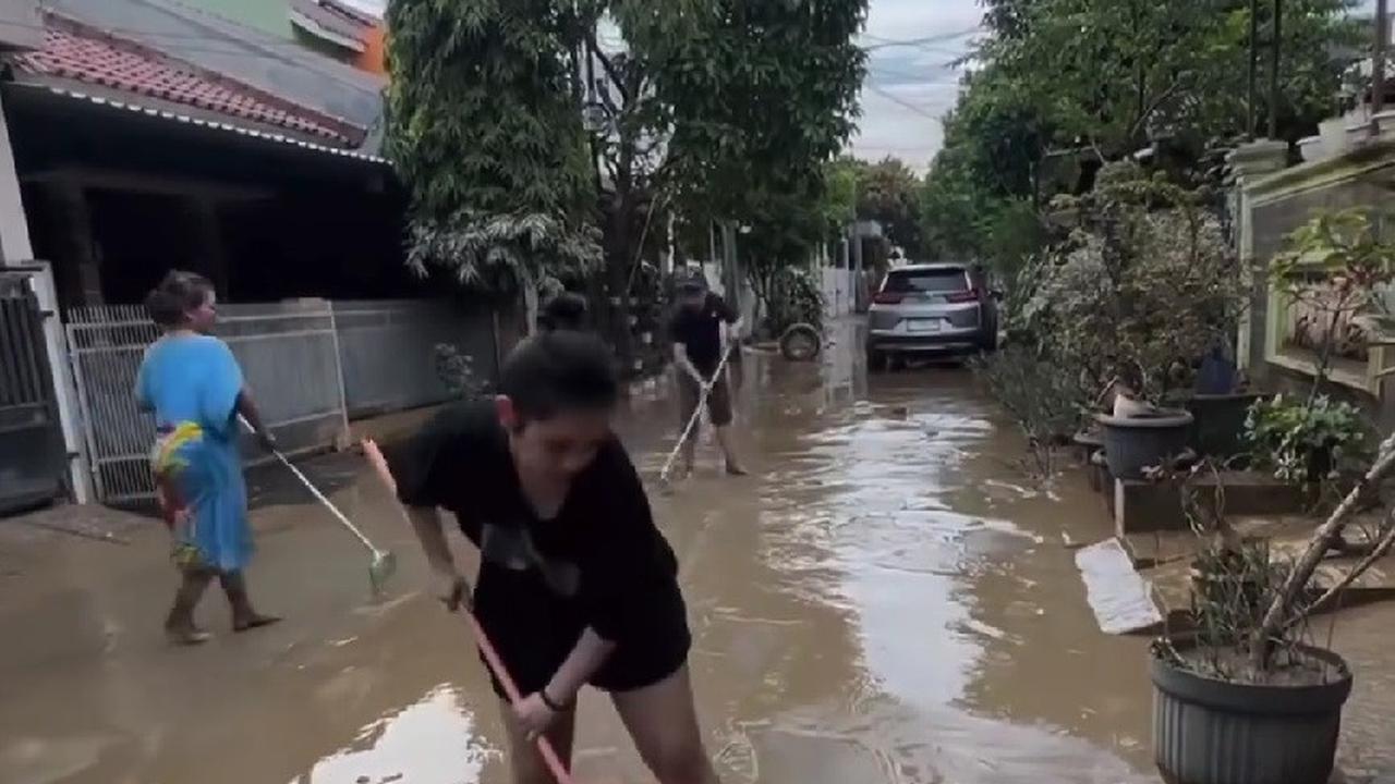 4 Artis Terdampak Banjir Jabodetabek 2025, dari Baim Wong yang Kehilangan Barang Elektronik hingga Clarissa Putri