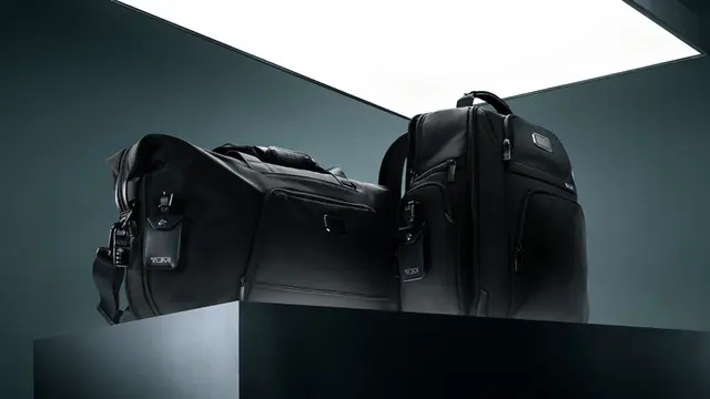 Lando Norris dan Wei Daxun Tampil Karismatik dalam Kampanye Terbaru TUMI Alpha Generasi Baru