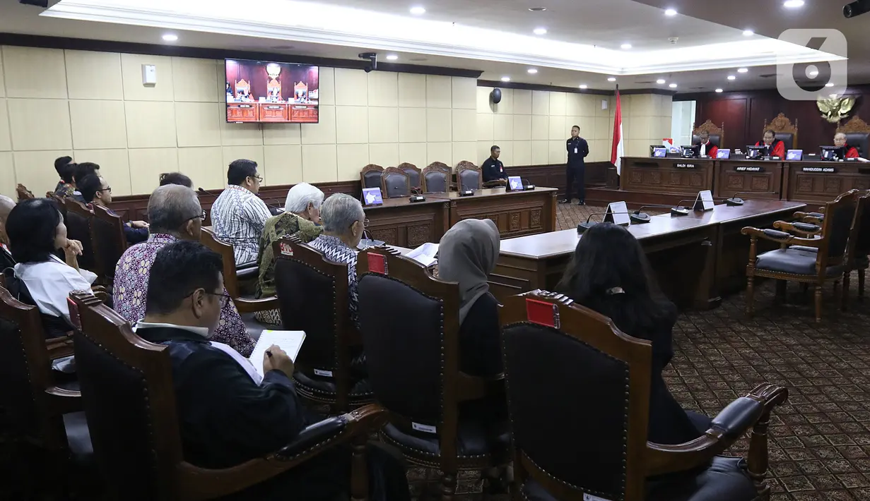 Suasana sidang pengujian formil atas Undang-Undang Republik Indonesia Nomor 19 Tahun 2019 tentang Perubahan Kedua Atas Undang-Undang Nomor 30 Tahun 2002 tentang Komisi Pemberantasan Tindak Pidana Korupsi di Gedung Mahkamah Konstitusi (MK), Jakarta, Senin (9/12/2019). (Liputan6.com/Herman Zakharia)