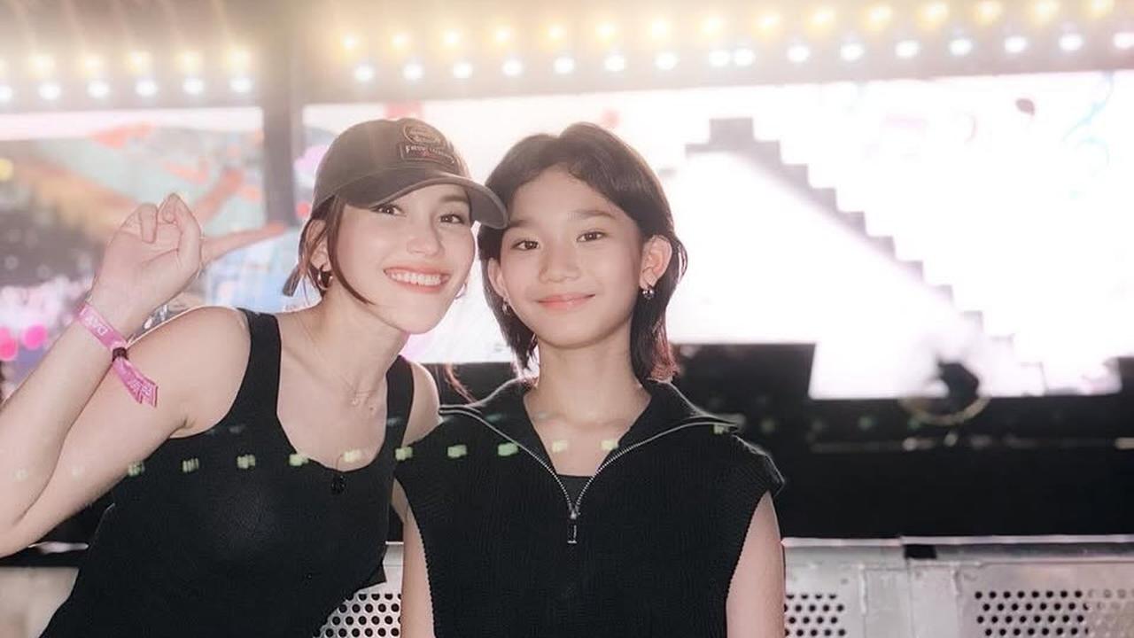 Potret Keseruan Ayu Ting Ting dan Bilqis Nonton Konser SEVENTEEN di JIS, Sama-Sama Cantik dan Tampil Stylish dengan Outfit Serba Hitam