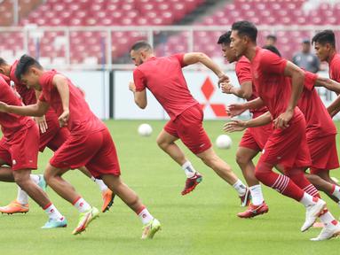 Timnas Indonesia sudah siap tempur menghadapi laga pertama Piala AFF kontra Kamboja yang akan digelar Jumat (23/12/2022) di Stadion Utama Gelora Bung Karno, Senayan, Jakarta Pusat. Kesiapan pasukan Shin Tae-yong terpancar dalam sesi latihan terakhir Timnas Garuda yang digelar Kamis (22/12/2022) sore WIB. (Bola.com/Bagaskara Lazuardi)