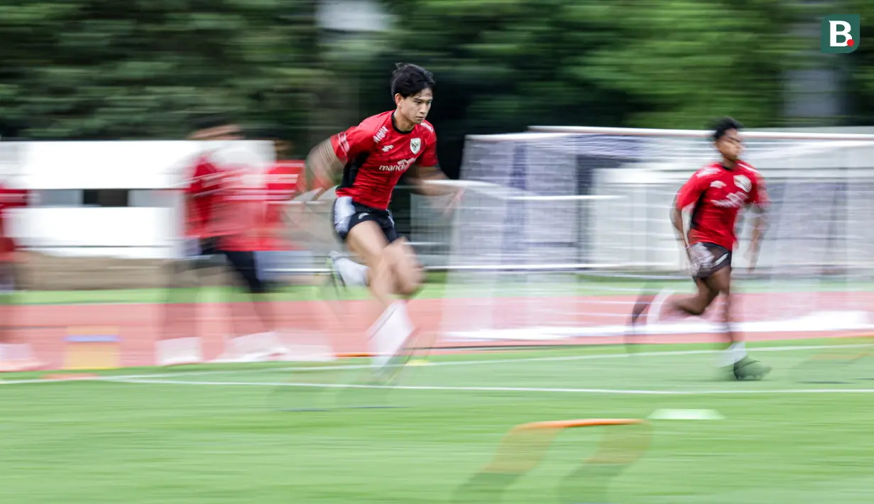 <p>Luke Xavier Keet mengikuti latihan perdana Timnas Indonesia U-22 untuk SEA Games 2025 di Stadion Madya, Senayan, Jakarta, Selasa (11/11/2025). (Bola.com/Bagaskara Lazuardi)</p>