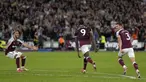 Pemain West Ham United Michail Antonio melakukan selebrasi usai mencetak gol ke gawang Leicester City pada pertandingan Liga Inggris di London Stadium, London, Inggris, Senin (23/8/2021). West Ham United menang 4-1. (AP Photo/Alastair Grant)