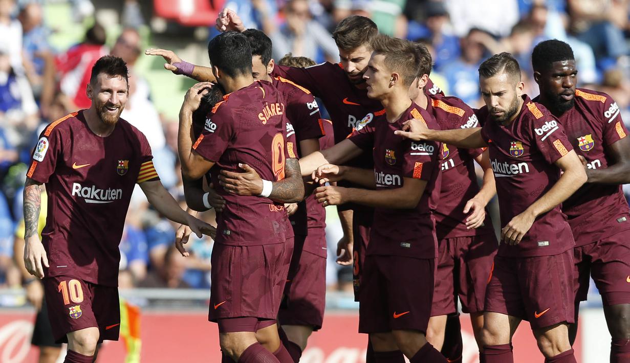 Para pemain Barcelona merayakan kemenangan atas Getafe pada laga La Liga di Stadion Alfonso Perez, Sabtu (16/9/2017). Barcelona menang 2-1 atas Getafe. (AP/Francisco Seco)