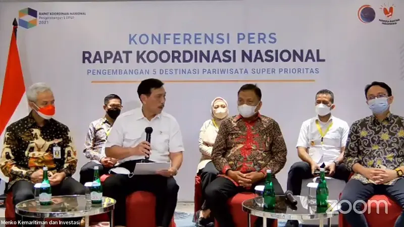 Menteri Koordinator bidang Kemaritiman dan Investasi, Luhut Binsar Pandjaitan  dalam konferensi pers, Rabu (1/12/2021).