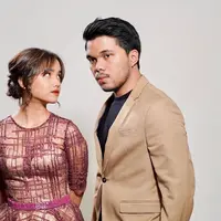 Namun mereka juga bisa tampil cute dan sweet saat memakai dress dan blazer (Foto: Instagram @thariqhalilintar)