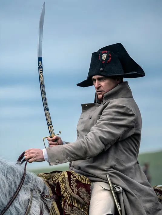 Film ini disutradarai oleh Ridley Scott dan diperankan oleh beberapa aktor ternama Hollywood seperti Joaquin Phoenix, Vanessa Kirby, hingga Ludivine Sagnier. Film yang menceritakan sejarah ini akan menampilkan perjalanan hidup serta kisah cinta Napoleon Bonaparte. (Kevin Baker/Apple TV+ via AP)