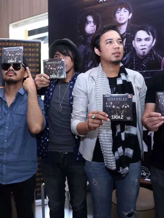 "Genre jadi lebih lebar. Karena saat ini vokalisnya juga cewek kan. Dia di low middle dan high bisa masuk. Karena dia cewek, rangenya lebih banyak," jelas Rama sang drummer. (Nurwahyunan/Bintang.com)