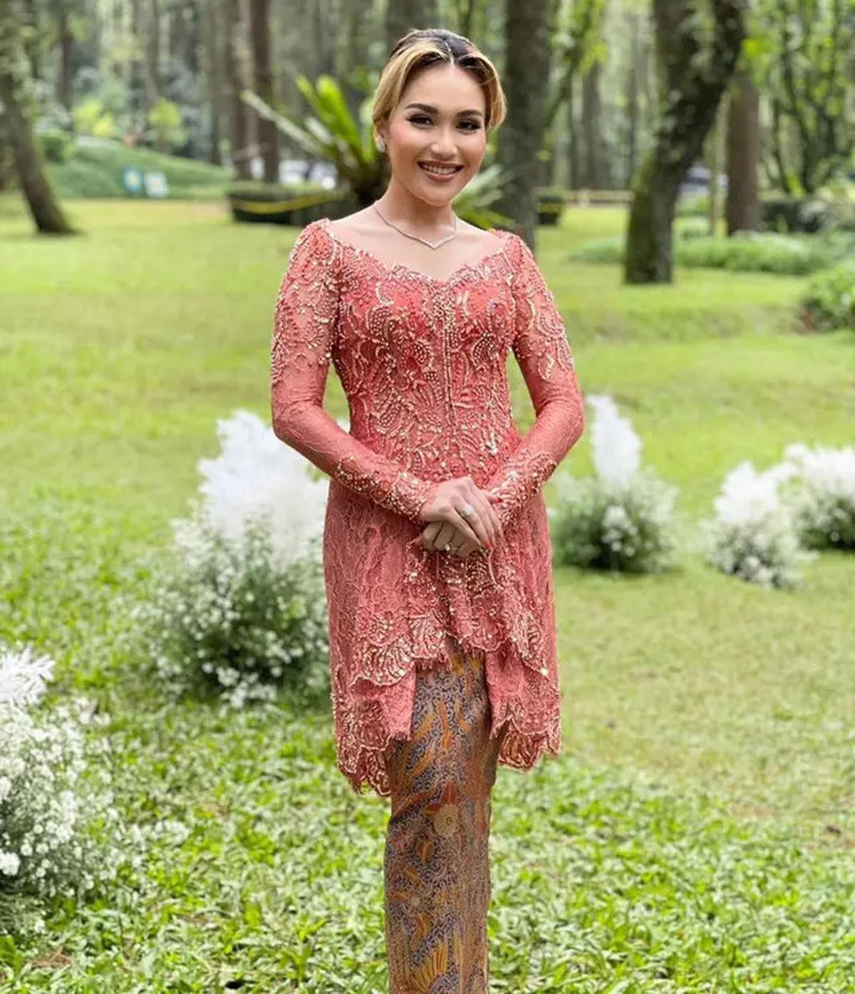 5 Warna Kebaya yang Cocok untuk Semua Warna Kulit