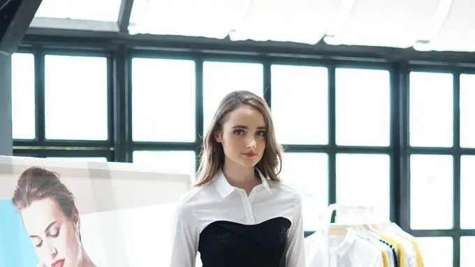 [Bintang] Manis Banget! Tampil Super Kece dengan Koleksi Terbaru dari Brand Ini