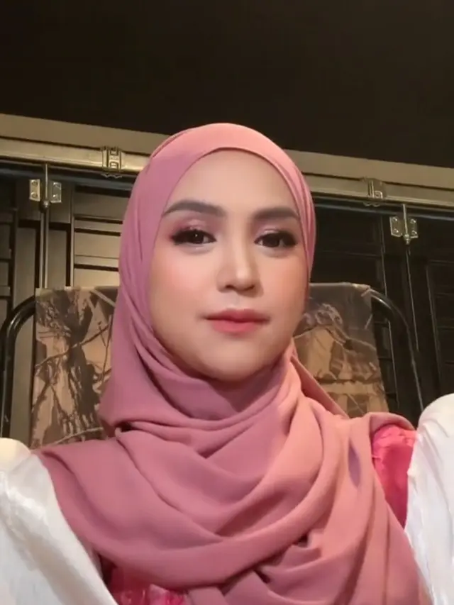 Ria Ricis belum lama ini mengunggah video barunya di media sosial, netizen pun salfok dikira Irish Bella