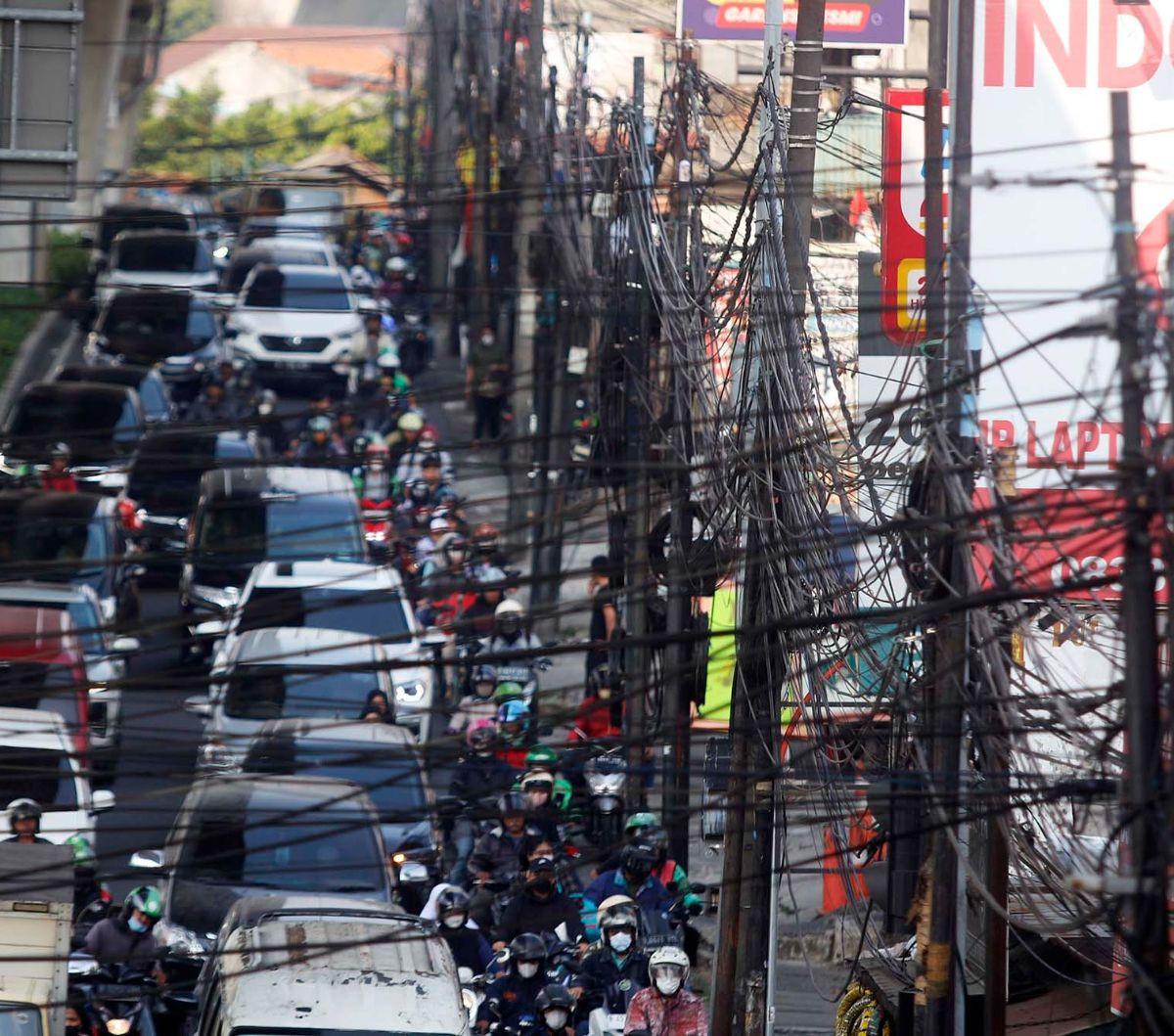 Kabel semrawut di Jakarta menjadi sorotan setelah menelan korban. Kondisi ini membuat Pemprov DKI memberikan ultimatum kepada para operator agar segera membenahi kabel yang semrawut.

Hal itu diungkapkan oleh 
Asisten Pembangunan dan Lingkungan Hidup S