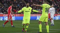 Striker Barcelona, Lionel Messi, merayakan gol ke gawang Girona dalam laga lanjutan La Liga, di Estadi Municipal de Montilivi, Senin (28/1/2019) dini hari WIB. (AP Photo/Manu Fernandez)