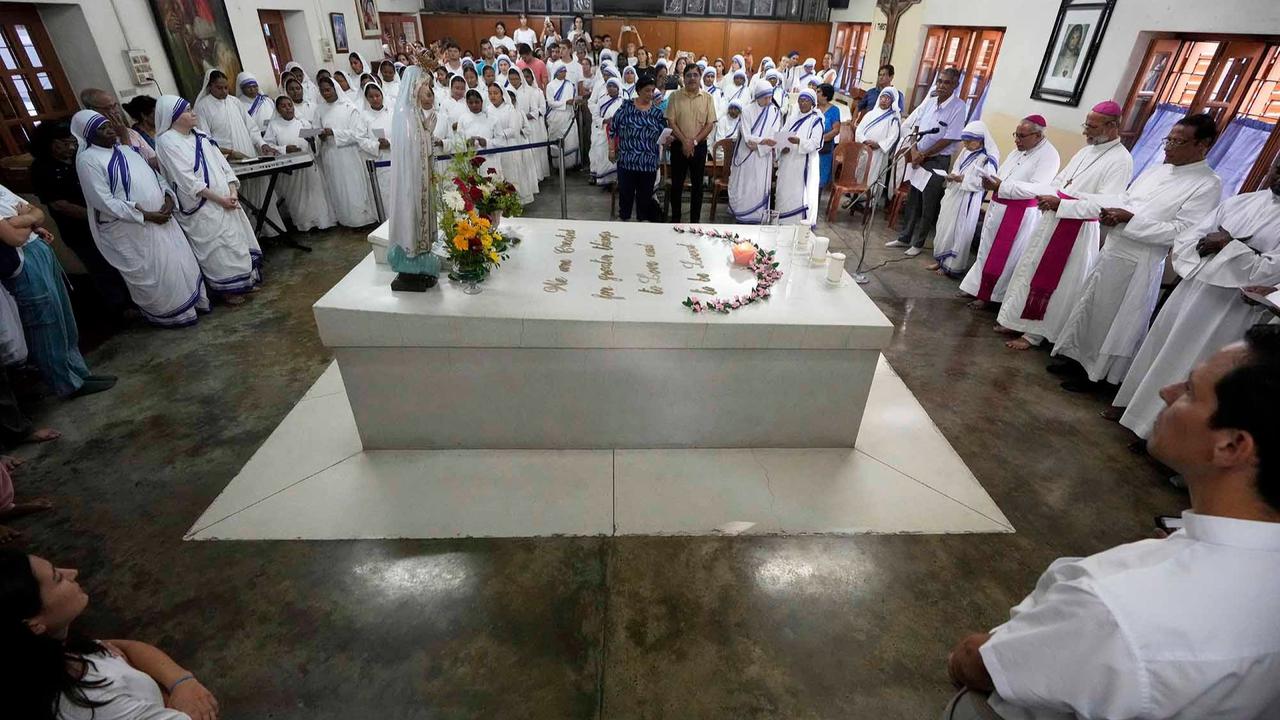 FOTO: Doa Peringati 115 Tahun Kelahiran Bunda Teresa