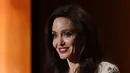 Ketika ditelusuri, Gossip Cop mewartakan bahwa apa yang diberitakan soal Angelina Jolie tidak benar. Ia tidak dilarikan ke rumah sakit dan kondisinya sampai saat ini masih baik-baik saja.  (AFP/Robyn Beck)