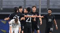 Pemain Jerman merayakan gol kedua mereka ke gawang Islandia dalam laga Kualifikasi Piala Dunia 2022 zona Eropa, Jumat (26/3/2021) dini hari WIB. Jerman menang telak 3-0 dalam pertandingan ini. (INA FASSBENDER / AFP)