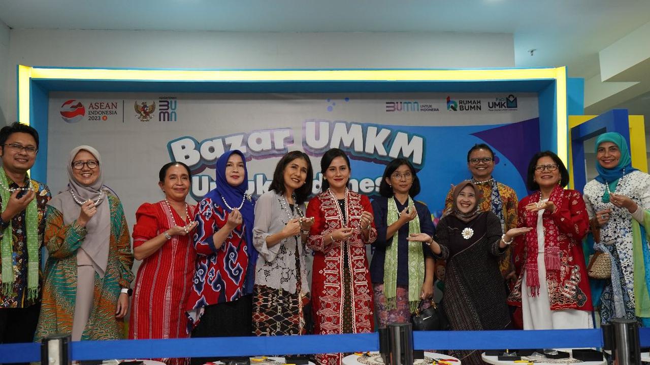 Dari sisi pemasaran, Loto melanjutkan, masih banyak UMKM yang membutuhkan dukungan akses. Untuk mendukung hal tersebut, BUMN membantu memfasilitasi pemasaran UMKM melalui Pasar Digital (PaDi UMKM).&nbsp;