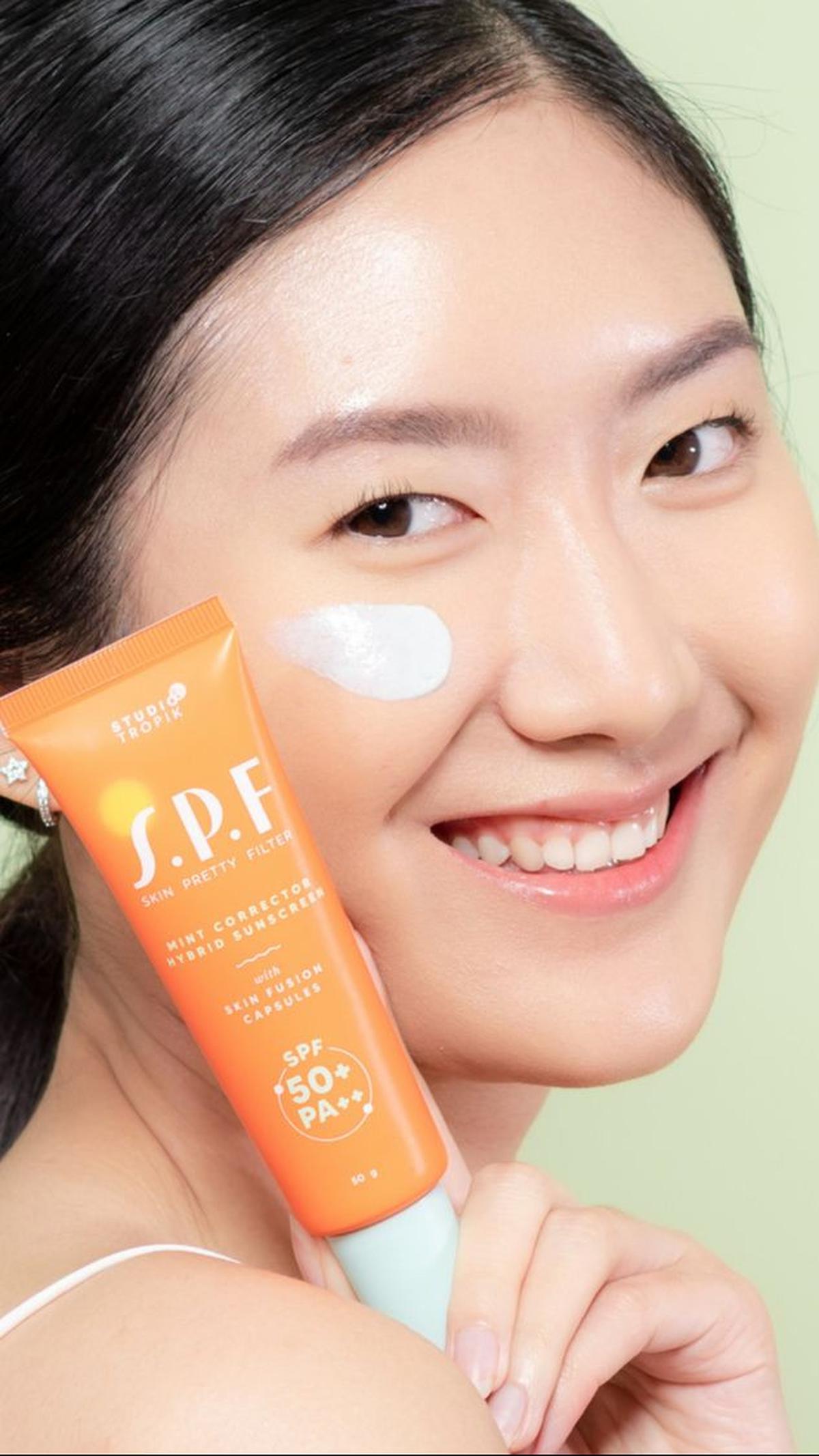 4. Utamakan Pilih Sunscreen yang Mengandung Pelembab<br>