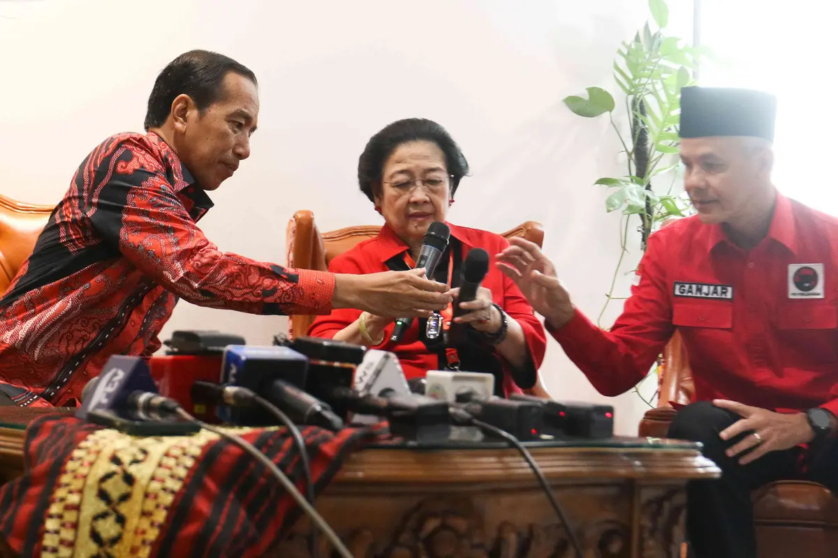 Joko Widodo atau Jokowi bersama Megawati dan Ganjar Pranowo