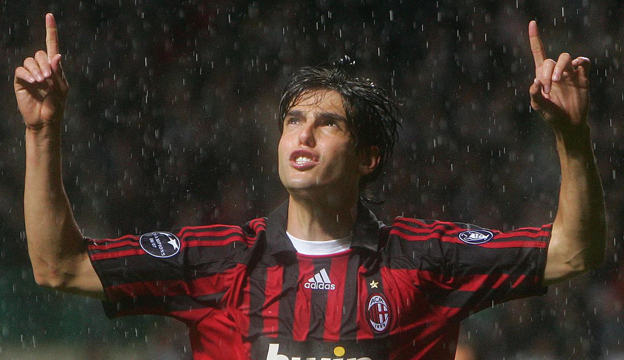Kaka. Eks gelandang serang Brasil berusia 40 tahun yang pensiun pada Desember 2017 bersama Orlando di MLS ini menjadi pencetak gol terbanyak di ajang Liga Champions pada musim 2006/2007 bersama AC Milan. Ia mampu mengoleksi 10 gol dan 3 assist dari 13 laga. Gelar top skor pun menjadi miliknya dan Milan pun sukses menjadi kampiun Liga Champions 2006/2007 usai mengalahkan Liverpool 2-1 di laga final. (AFP/Carl De Souza)
