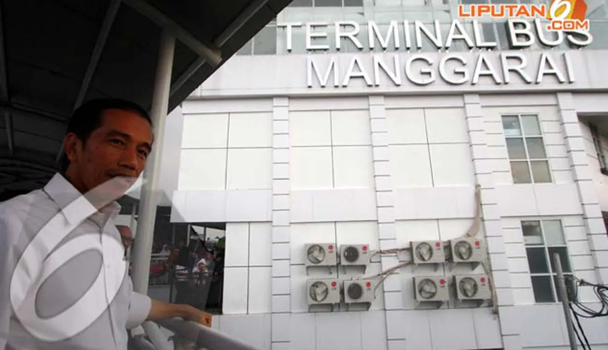 Selain Terminal Bus Manggarai, Jokowi akan merevitalisasi sejumlah terminal bus lain di Jakarta, Rabu (16/04/2014) (Liputan6.com/Herman Zakharia).