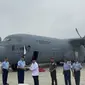 Menteri Pertahanan Prabowo Subianto menyambut kedatangan Pesawat C-130J Super Hercules dari Amerika Serikat di Lanud Halim Perdanakusuma, Jakarta. (Liputan6.com/M Radityo Priyasmoro)