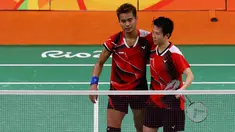Tontowi Ahmad/Liliyana Natsir lolos ke semifinal cabang olahraga bulu tangkis Olimpiade Rio de Janeiro 2016, Senin (15/8). Tontowi/Liliyana maju ke babak berikutnya usai mengalahkan rekan senegaranya Praveen Jordan/Debby Susanto. (REUTERS)