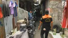 Dua mayat tersebut ditemukan dalam jarak berdekatan di kamar mandi umum kawasan Tanah Abang.