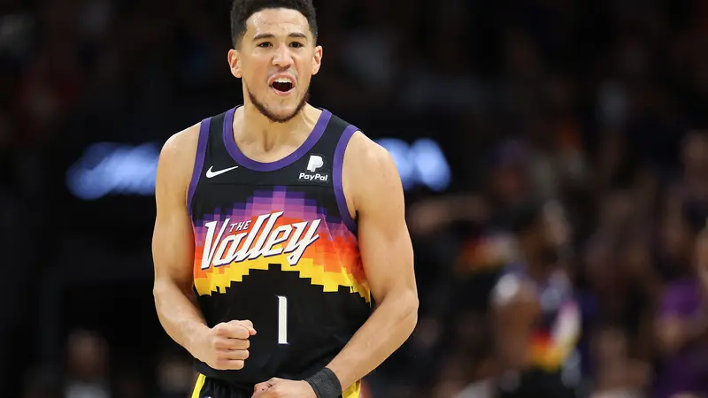 Selebrasi pemain Phoenix Suns Devin Booker