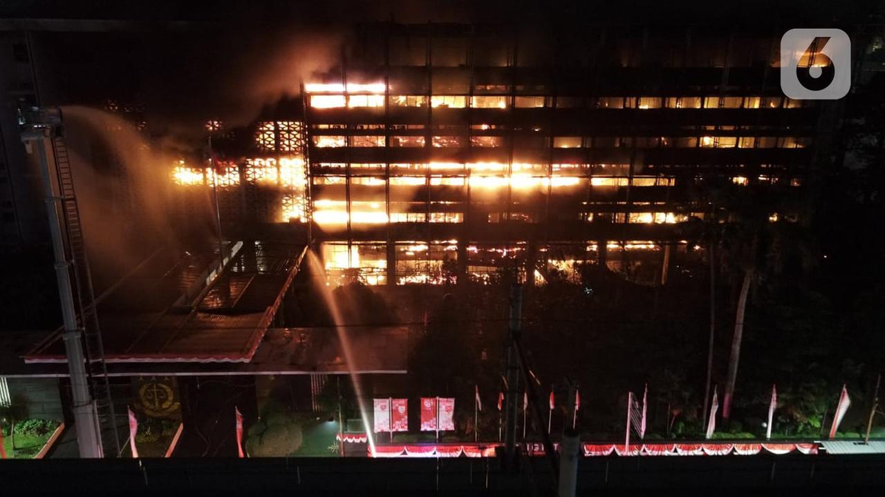 Potret Udara Kebakaran Hebat di Gedung Kejaksaan Agung RI