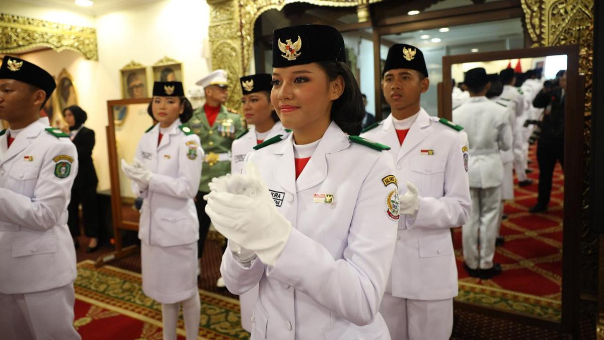 Profil Aliah Sakira dan Sultana Najwa, Dua Putri Bangsa di Momen Sakral Penurunan Bendera HUT ke-80 RI