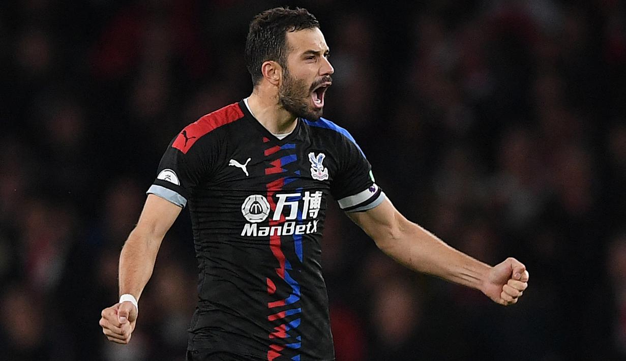 Luka Milivojevic. Gelandang bertahan asal Serbia berusia 30 tahun ini didatangkan Crystal Palace dari Olympiacos pada tengah musim 2016/2017. Ia menjabat kapten utama The Eagles sejak Januari 2018. Musim ini ia baru bermain dalam 10 laga di semua ajang. (AFP/Daniel Leal)