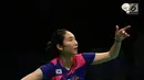 Tunggal Putri Korea Selatan, Sung Ji Hyun melakukan pukulan pertama saat melawan Beiwen Zhang (Amerika Serikat) di Semifinal Indonesia Open 2017 di Jakarta, Sabtu (17/6). Sung Ji Hyun menang 21-10. 8-21, 21-10. (Liputan6.com/Helmi Fithriansyah)