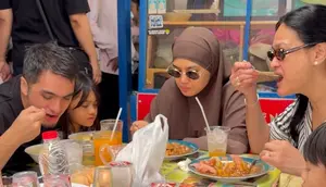 Potret Donna Harun Seru Kulineran Bareng Ricky Harun di Bandung