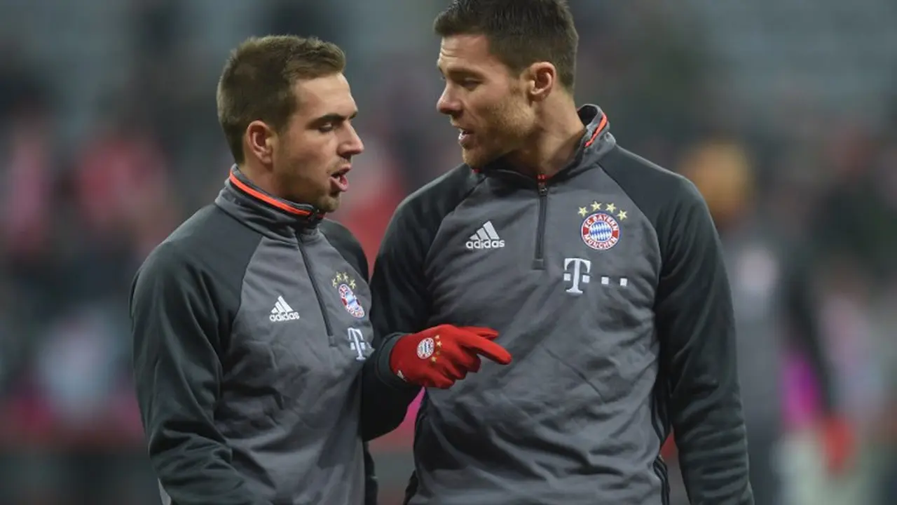Philipp Lahm - Xabi Alonso (Bayern Munchen)