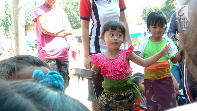 VIDEO: Meski di Pengungsian, Anak-Anak Ini Tetap Menari