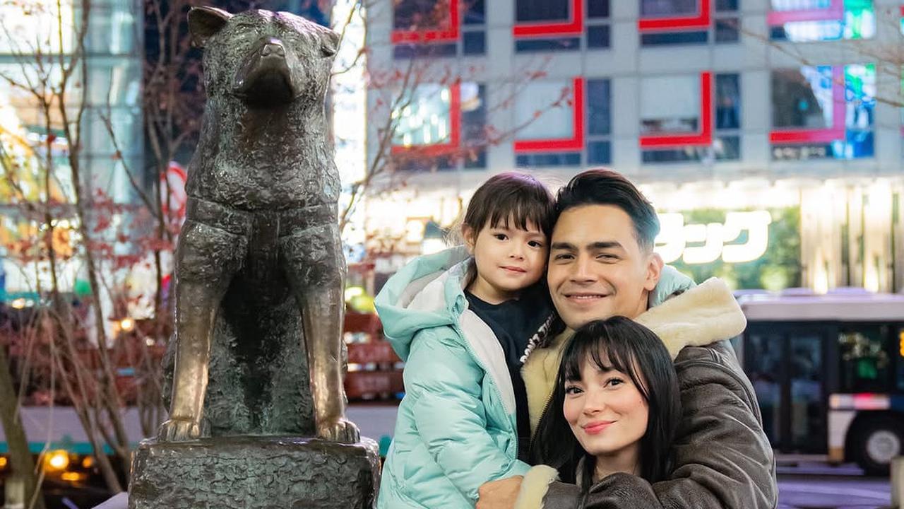 Potret Asmirandah dan Jonas Rivanno Ajak Anak Liburan ke Jepang, Penampilan Chloe Curi Perhatian