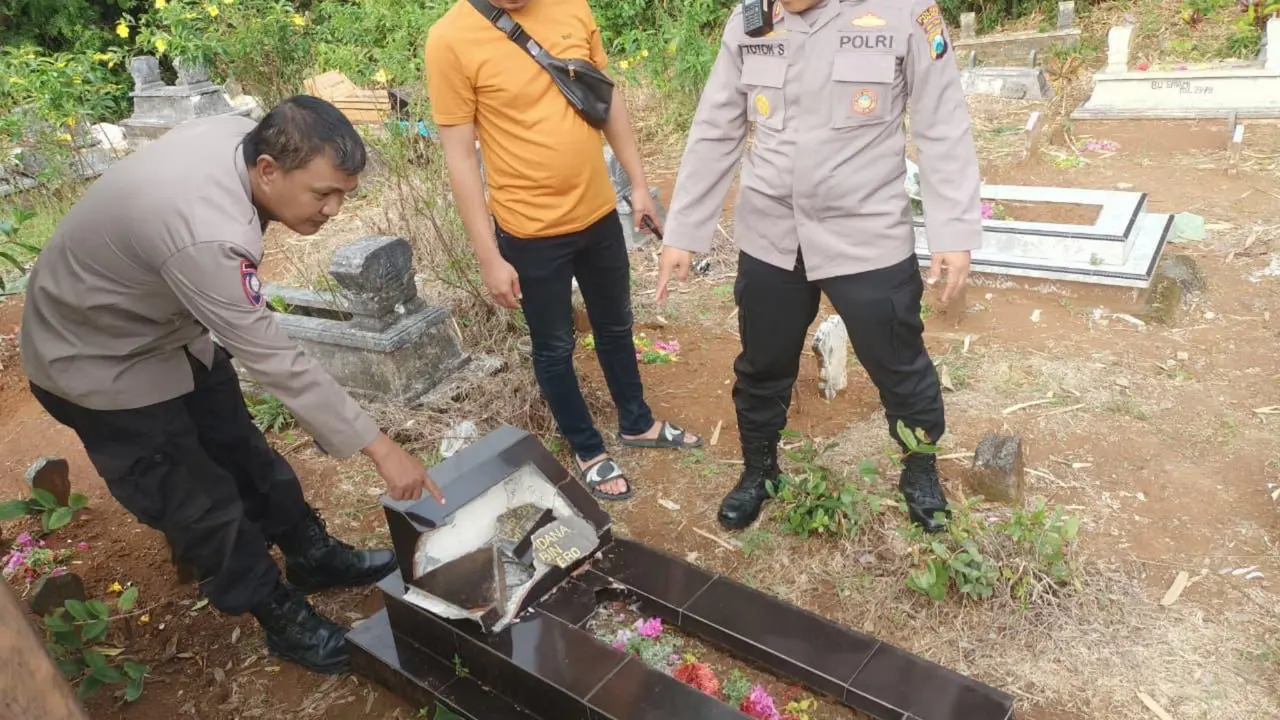 Puluhan makam di Malang dirusak orang tak dikenal