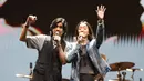 Kehadiran Aisha memberikan warna baru dalam lagu Memori Baik yang mereka bawakan bersama. Tampak dalam foto, vokalis grup band legendaris asal Yogyakarta, Sheila On 7, Duta saat berduet dengan putri tercintanya, Aishameglio Duta Chiara pada hari kedua gelaran KapanLagi Buka Bareng (KLBB) Festival 2026 di Stadion Madya, Kompleks Gelora Bung Karno, Senayan, Jakarta, Minggu 1 Maret 2026. (Kapanlagi.com/Budy Santoso)