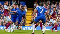 Chelsea menjamu Aston Villa di lanjutan Liga Inggris pekan keenam. Babak pertama tuntas dengan skor 0-0. (AP Photo/Alastair Grant)