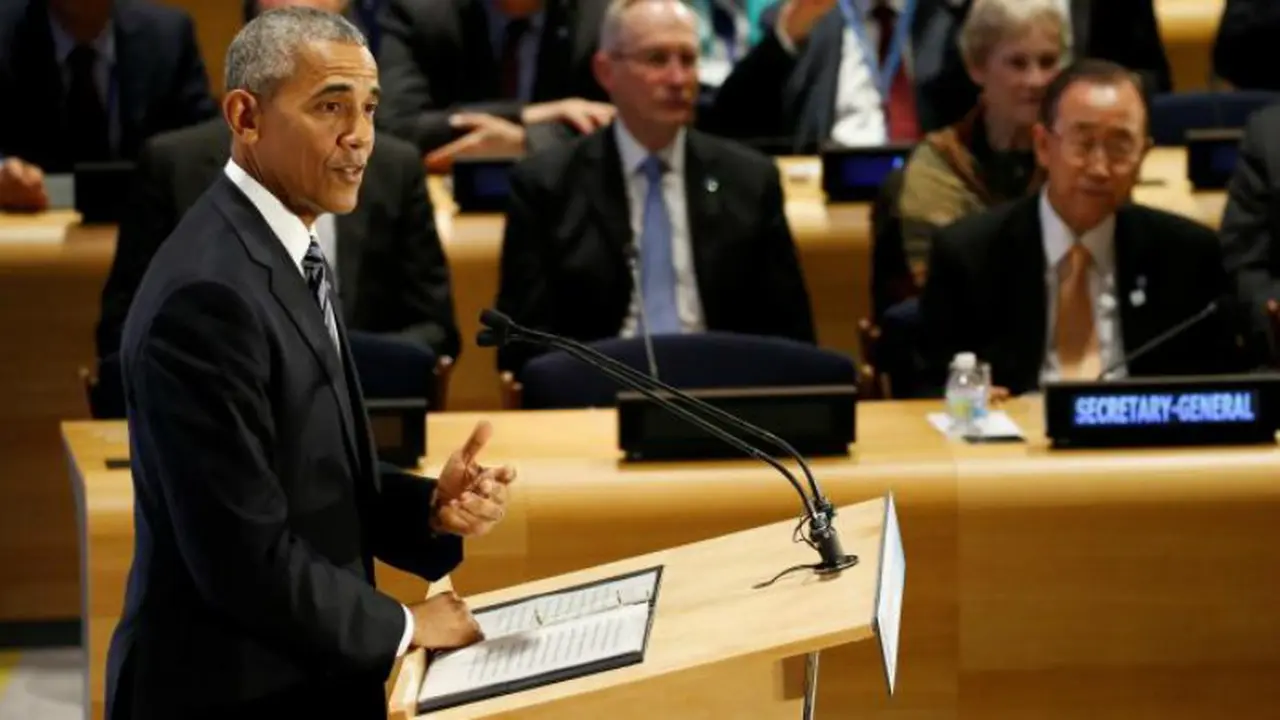Barack Obama saat menyampaikan pidatonya dalam KTT yang membahas tentang pengungsi di New York City