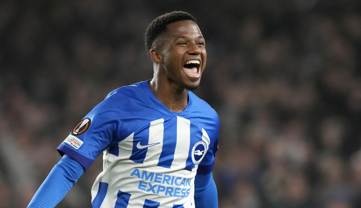 Pemain Brighton, Ansu Fati merayakan gol kedua timnya pada laga Grup B Liga Europa 2023/2024 melawan Ajax Amsterdam di American Express Community Stadium, Brighton, Inggris, Jumat (27/10/2023) dini hari WIB. (AP Photo/Frank Augstein)