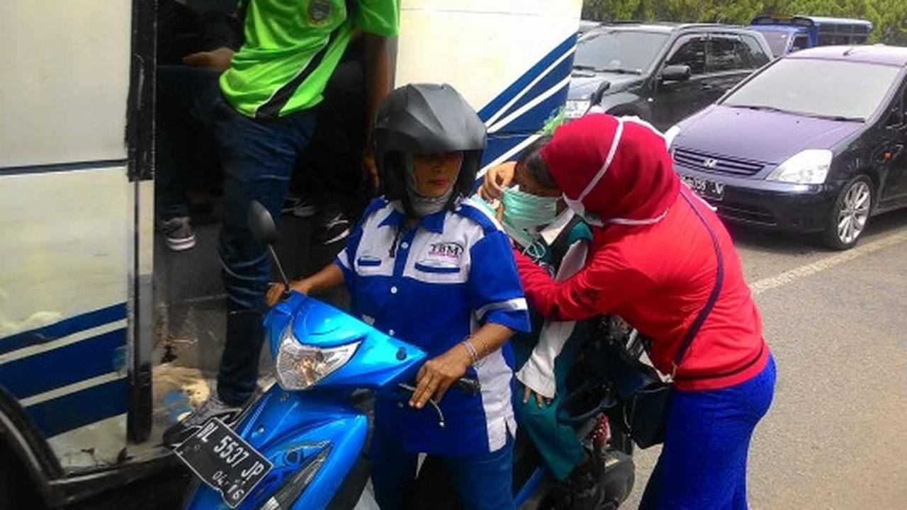 Kabut asap selimuti Aceh, aktivis perempuan bagikan 1.000 masker