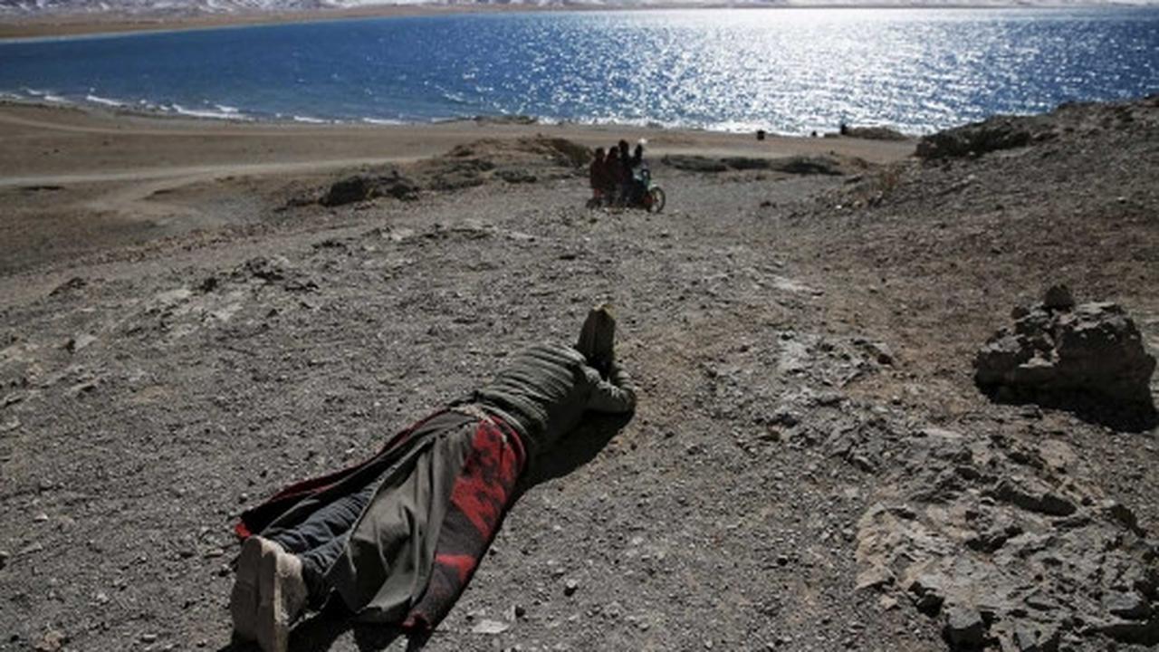 Menikmati keindahan Danau Namtso di ketinggian 4.718 mdpl