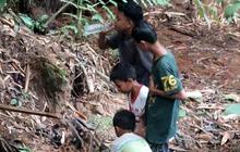 Heboh Akar Pohon Beringin Semburkan Air Bersih di Tangerang, Warga Berduyun-duyun Berebut untuk Minum