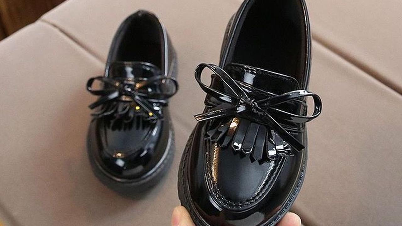 <b>Sepatu dengan Model Slip On</b>