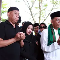 Pemakaman Alm. Hj. Susiana (Istri Tukul Arwana) (Deki Prayoga/bintang.com)