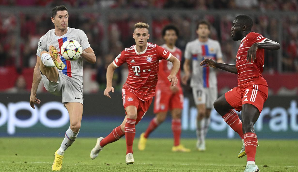 Robert Lewandowski untuk pertama kalinya kembali bermain di Allianz Stadium. (AP/Andreas Schaad)